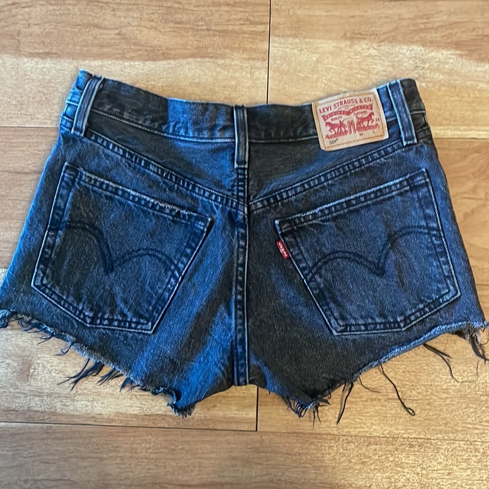 Levi's® 501® Mid-Rise Jean Short. black size 25
